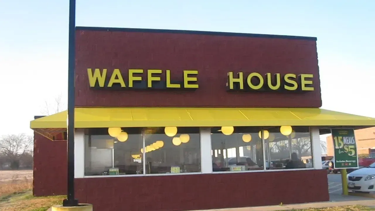 Waffle House (Image Credits: Wikimedia)