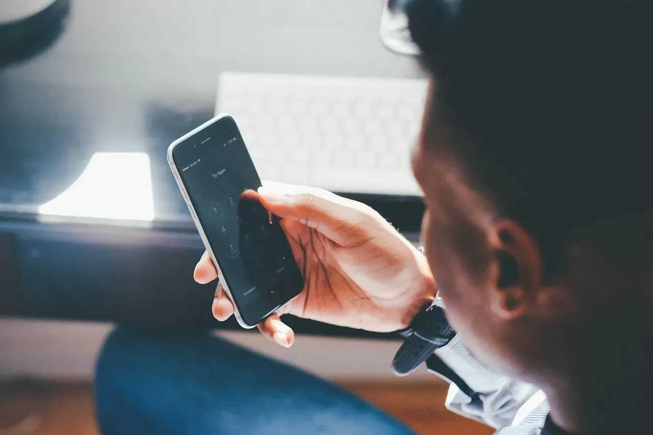 Mistake #4: Forgetting to Check In Online Before You Even Leave the House (Image Credits: Pixabay)