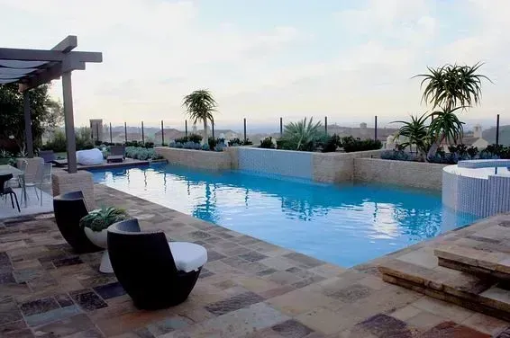 Infinity-Edge Pools and Elaborate Outdoor Water Features (Image Credits: Flickr)