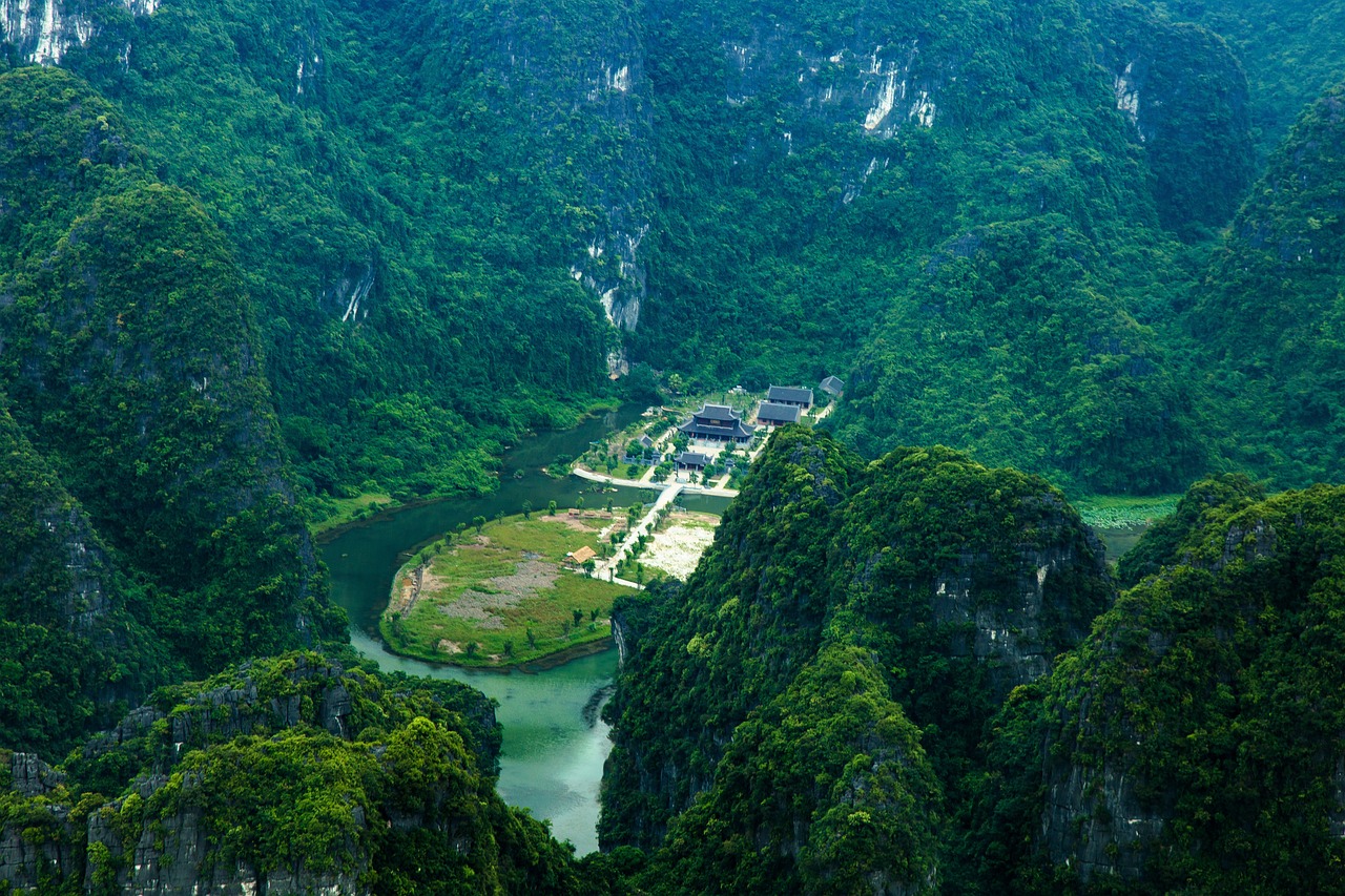 Ninh Binh, Vietnam (Image Credits: Pixabay)