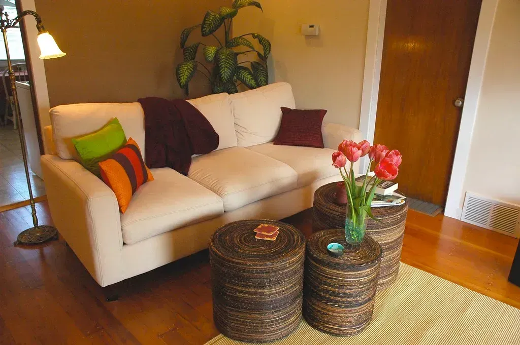 Wall-to-Wall Carpeting in Main Living Areas (Image Credits: Flickr)