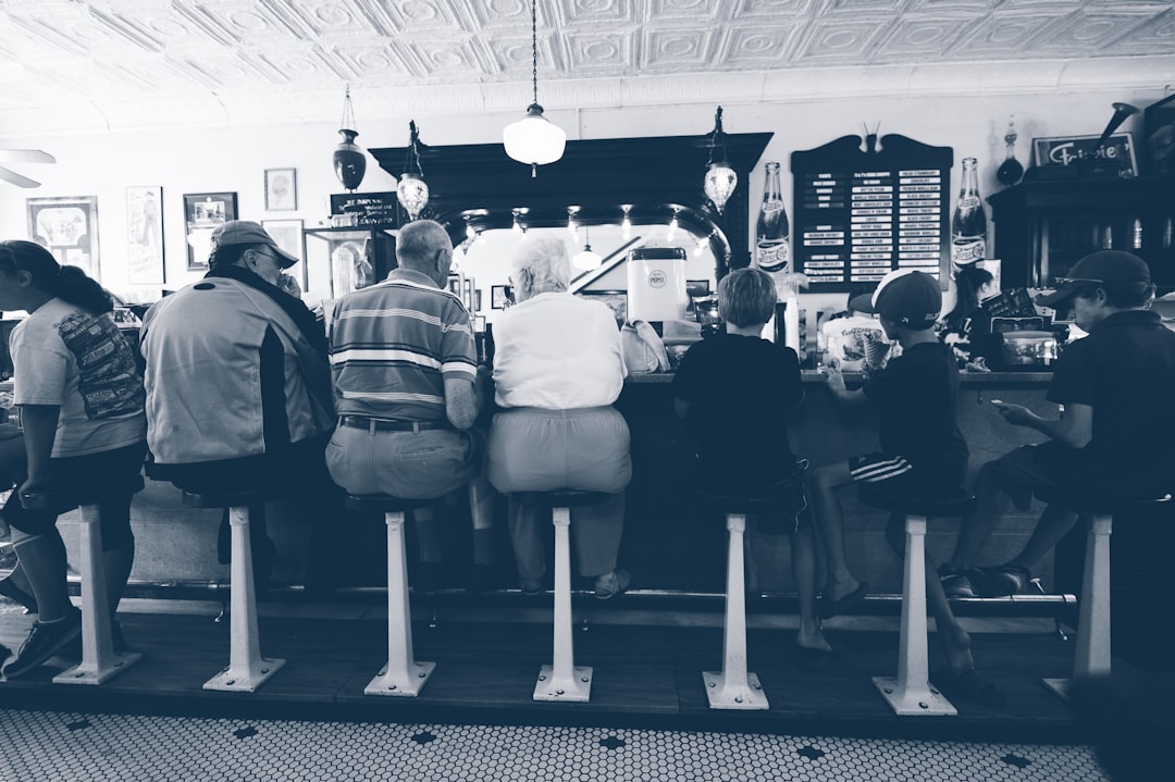 Old-Fashioned Cafeteria-Style Service (image credits: unsplash)