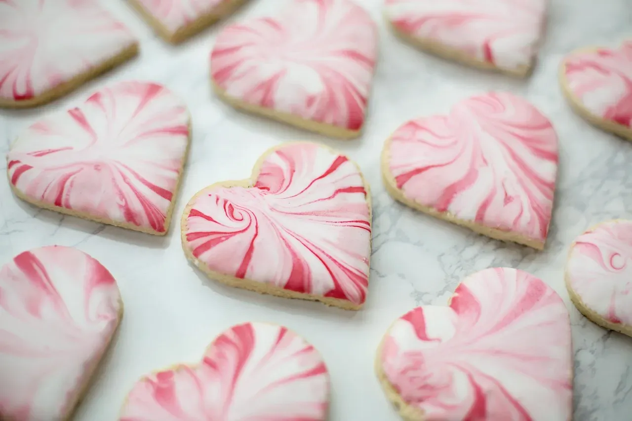 Try the wet on wet technique for marbled effects (Image Credits: Pixabay)