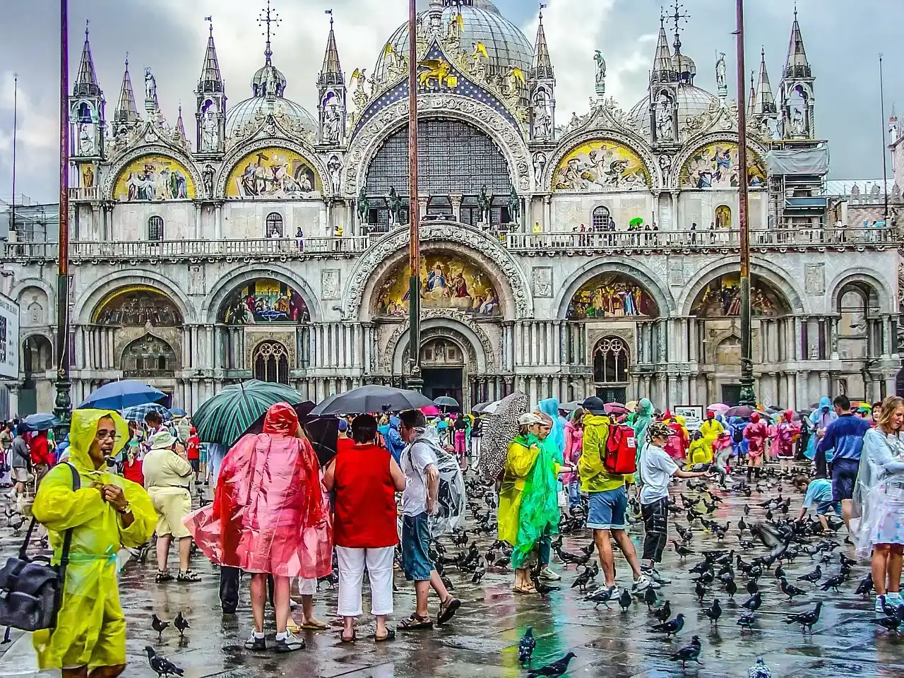 Venice, Italy: Sinking Under the Weight of Tourism (Image Credits: Pixabay)