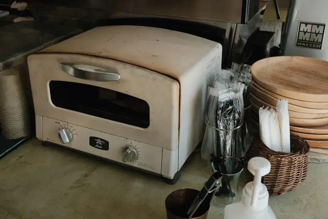 Blue Willow Toastrite Electric Toasters (Image Credits: Unsplash)