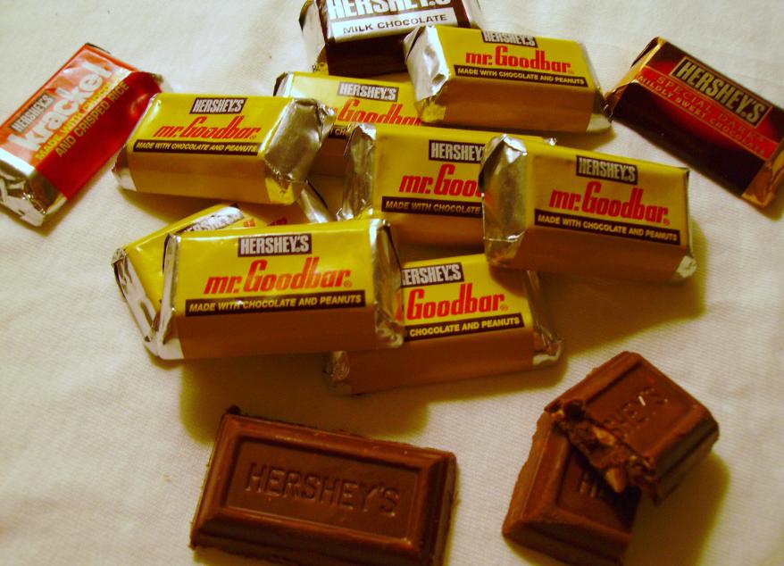 Mr. Goodbar Yellow Packaging (Image Credits: By MissingHailstone, Public domain, https://commons.wikimedia.org/w/index.php?curid=6944870)