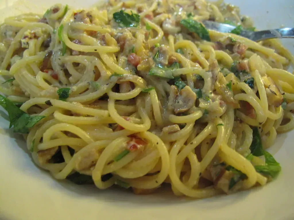 The Kitchen Uses Shortcuts Most Diners Don't Suspect (Image Credits: Flickr)