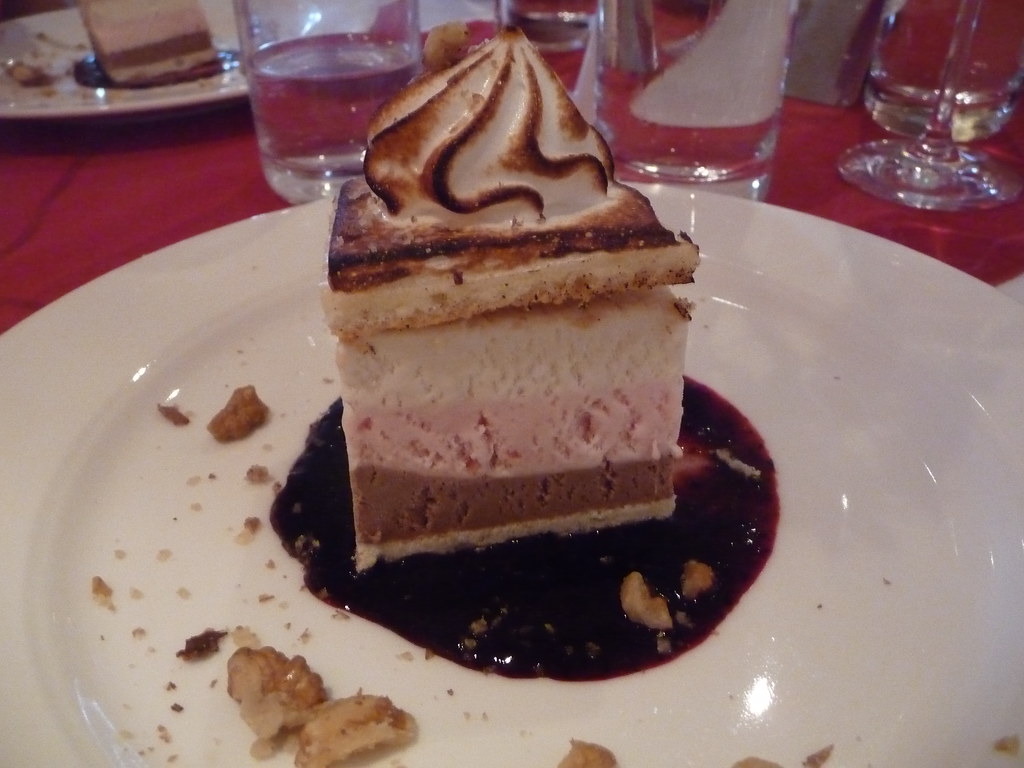 Baked Alaska (Image Credits: Flickr)
