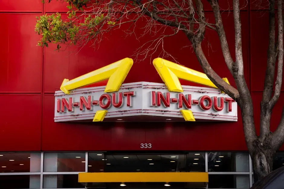 2. In-N-Out Double-Double - A Cult in Burger Form (Image Credits: Pexels)