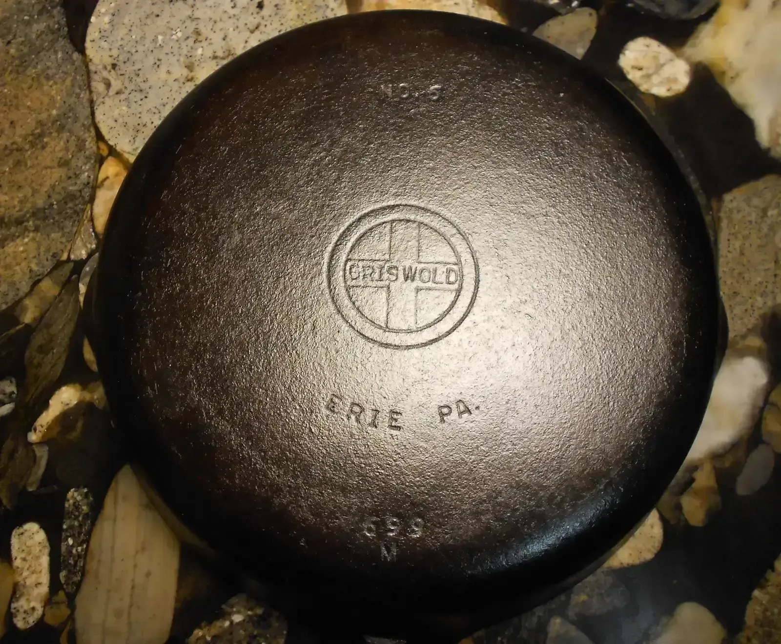 1. Rare Griswold Cast Iron Spider Skillet (Image Credits: Wikimedia)