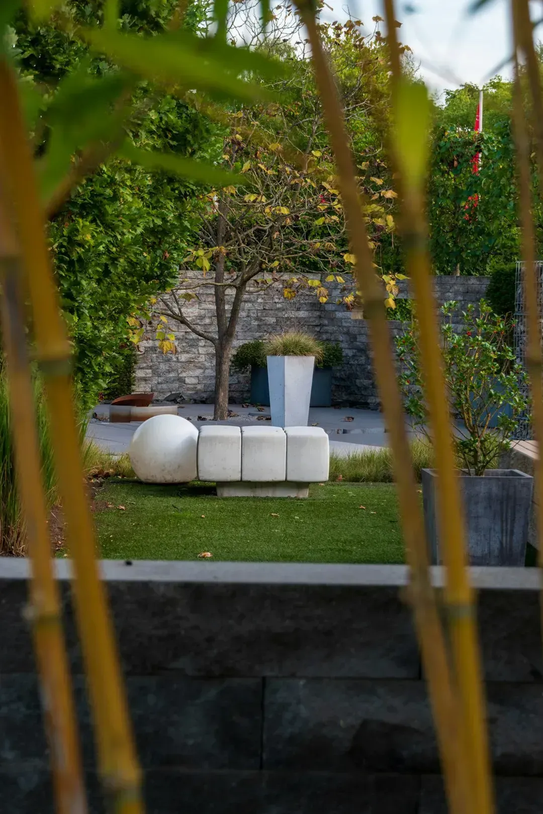 Minimalist Modern Gardens With Zero Personality (Image Credits: Unsplash)