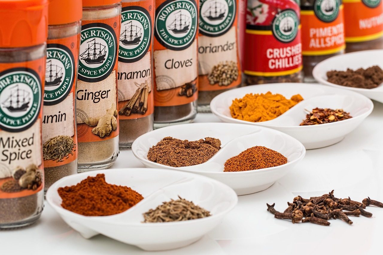 Paprika: Vibrant Red Fading Into Nothing (Image Credits: Pixabay)