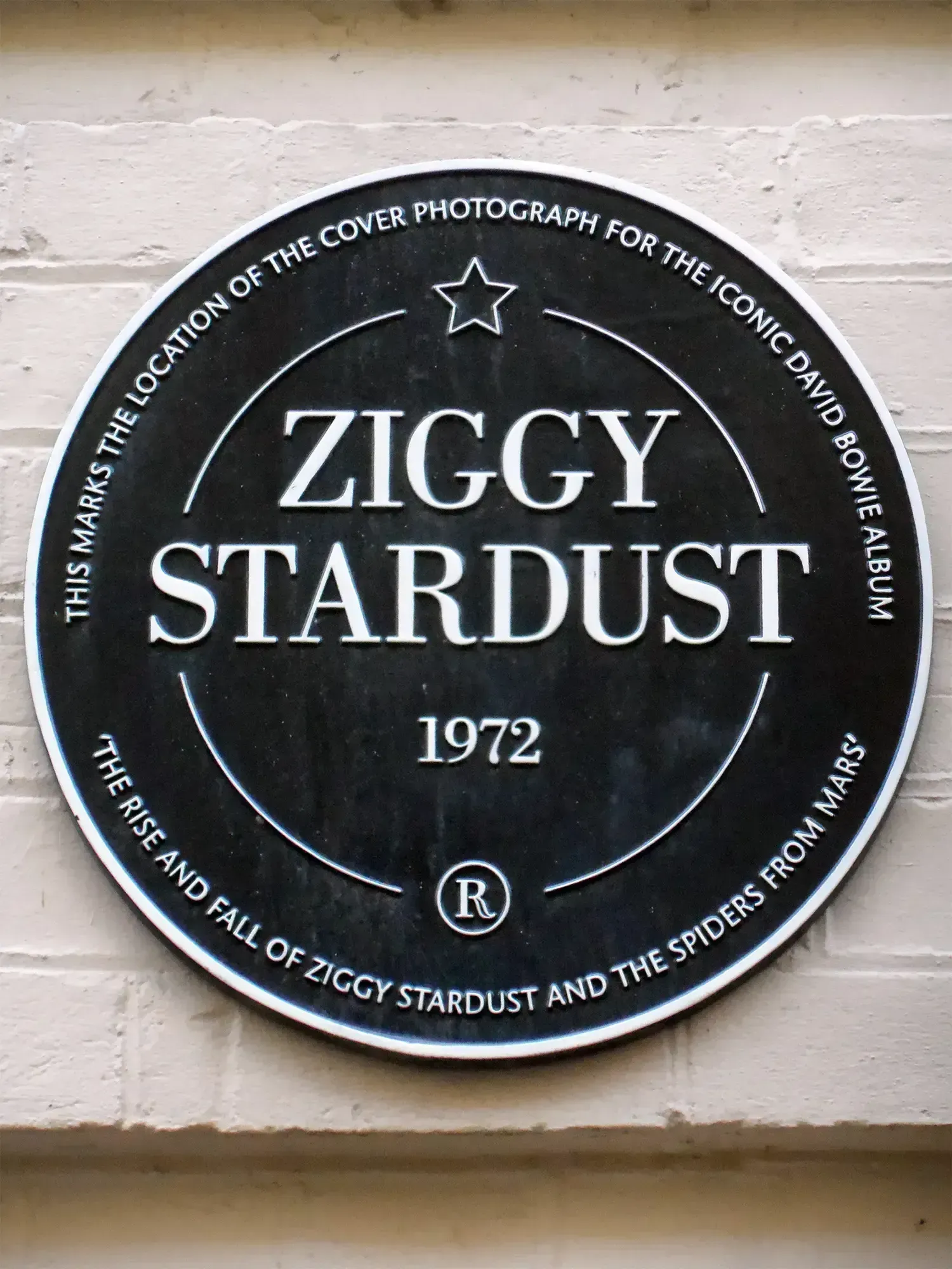 4. David Bowie - The Rise and Fall of Ziggy Stardust and the Spiders from Mars (1972) (By Spudgun67, CC BY-SA 4.0)