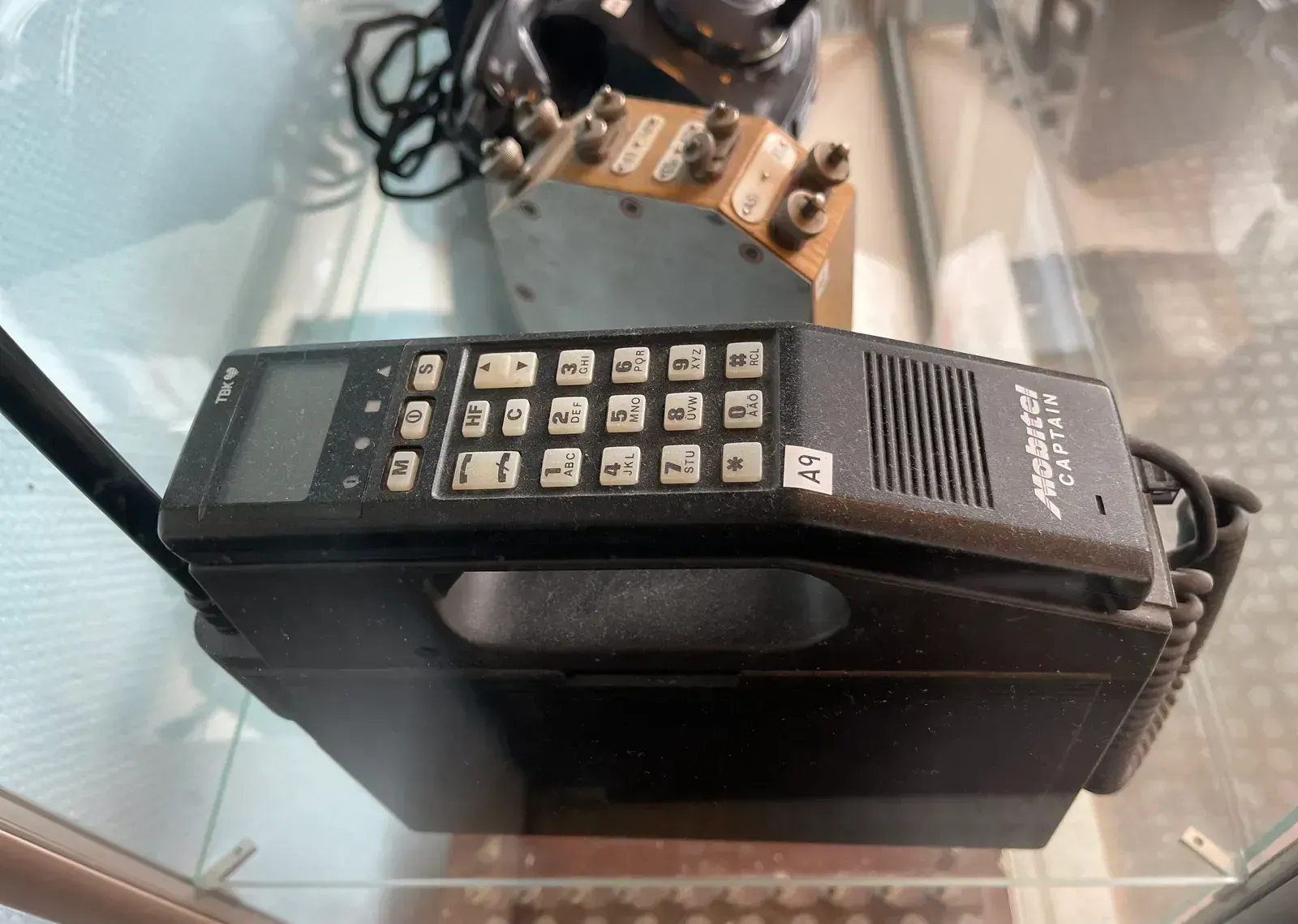 Powerless Electronic Devices (Image Credits: Wikimedia)