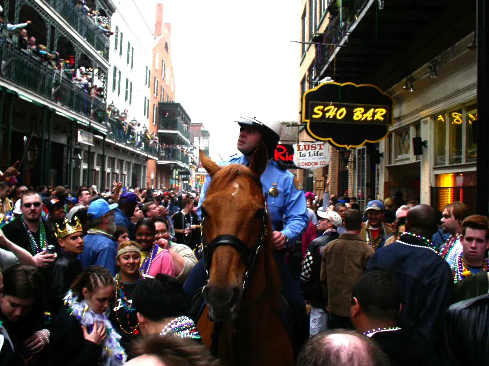 Bourbon Street, New Orleans (Image Credits: Wikimedia)