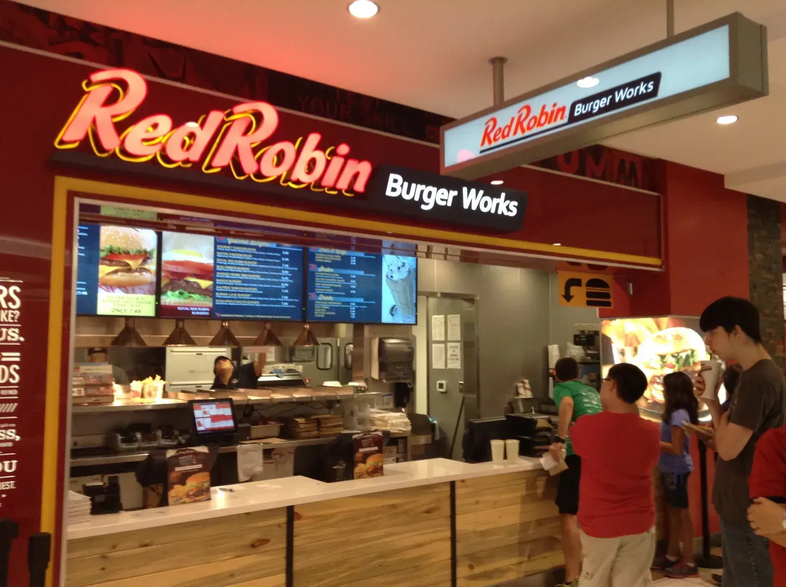 6. Red Robin Cheesy Mozzarella Twists: A Mozzarella Stick That Lost Its Way (Image Credits: Red Robin, CC BY 2.0)