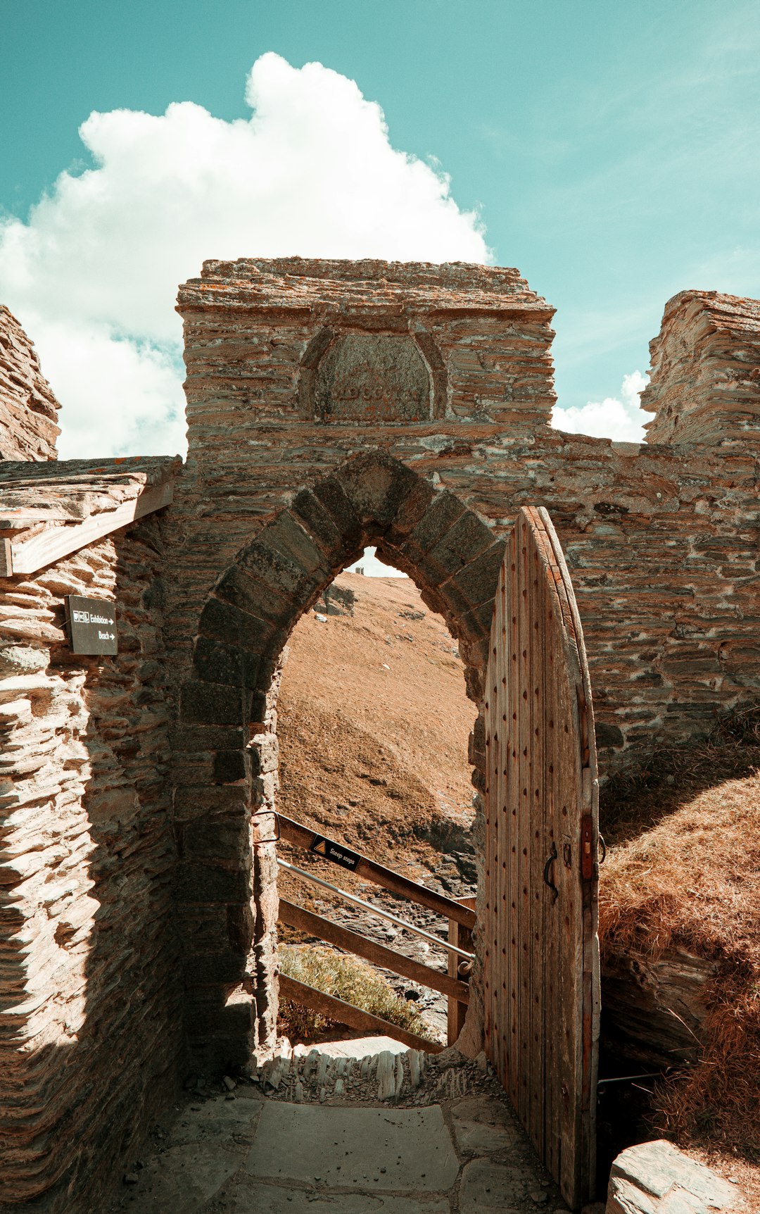 King Arthur's Tintagel Reveals Pre-Medieval Settlement (Image Credits: Unsplash)