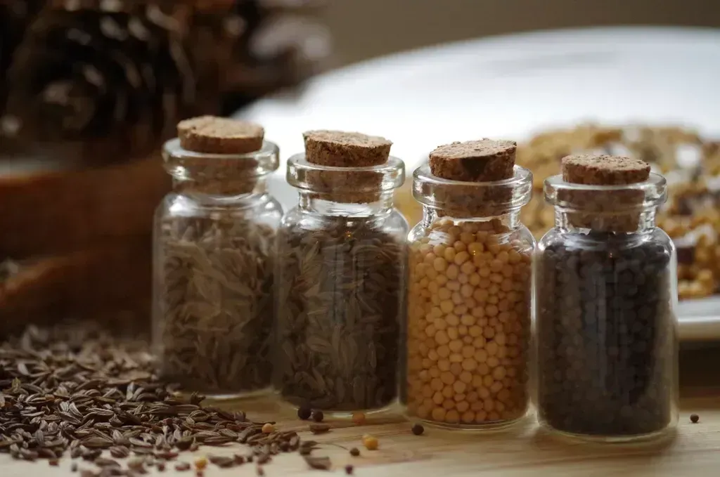 Storing Pepper in Clear Containers Near Heat (Image Credits: Rawpixel)