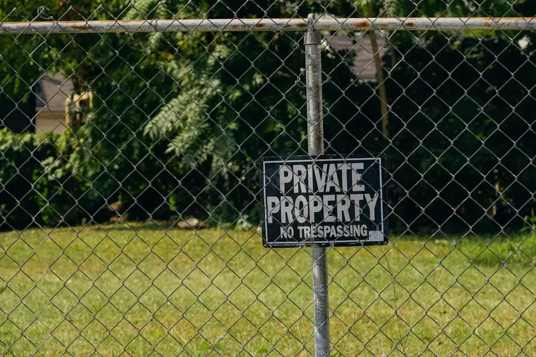Adverse Possession Claims From Long-Standing Encroachments (Image Credits: Unsplash)