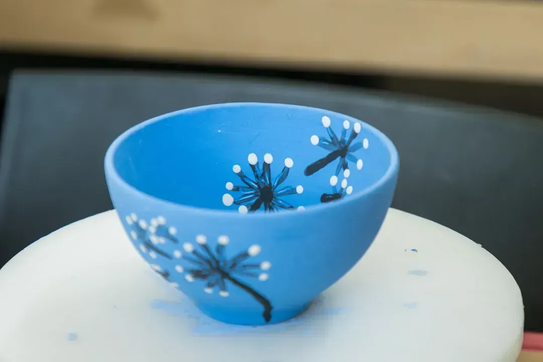 Blue Dianthus Pyrex Mixing Bowls (Image Credits: Unsplash)