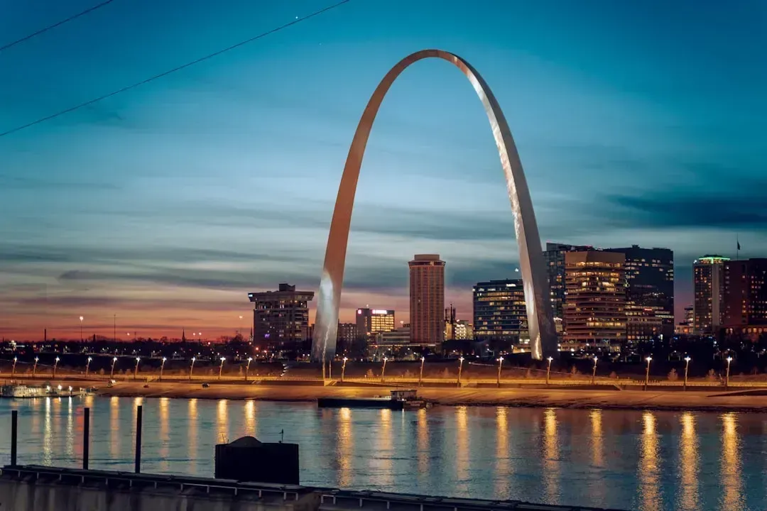 3. St. Louis, Missouri: A Beautiful Arch, a Troubling Record (Image Credits: Unsplash)
