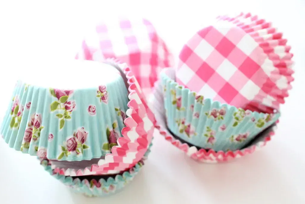6. Cupcake Liner Flowers (Le living and co., Flickr, CC BY 2.0)
