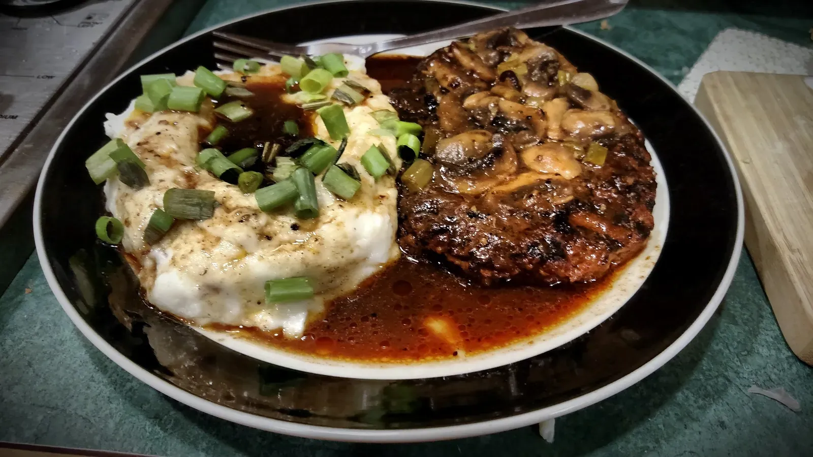Salisbury Steak with Mushroom Gravy (Image Credits: Wikimedia)