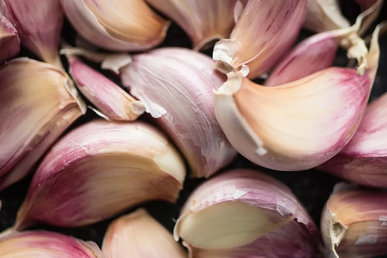 Garlic (Image Credits: Pixabay)