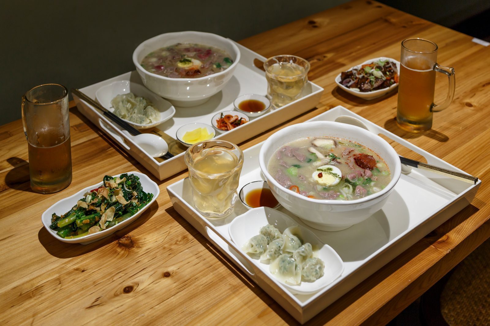 Singapore: The Gold Standard of Street Food Regulation (Image Credits: By CEphoto, Uwe Aranas, CC BY-SA 3.0, https://commons.wikimedia.org/w/index.php?curid=42577896)