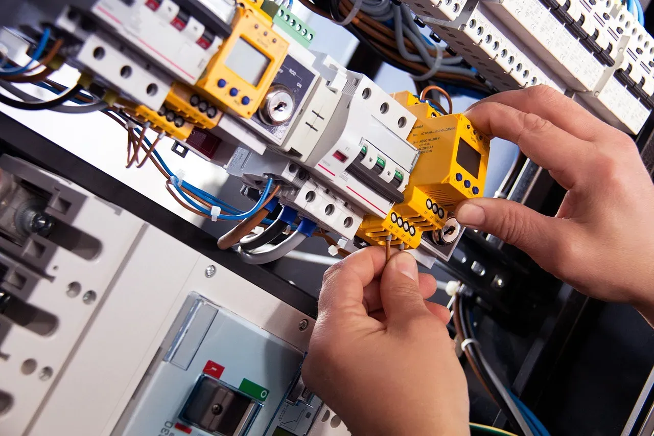 Installing New Light Fixtures With Complex Wiring (Image Credits: Pixabay)