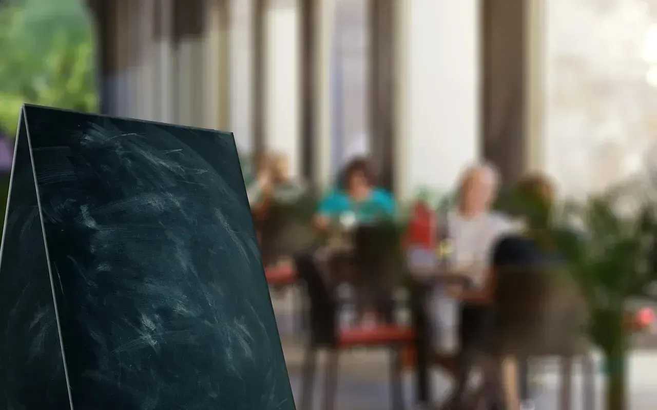 5. Applebee's - Neighborhood Bar No More (Image Credits: Pixabay)