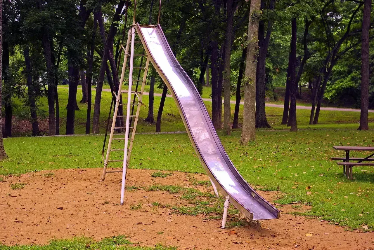 Playing on Dangerous Playground Equipment (Image Credits: Pixabay)