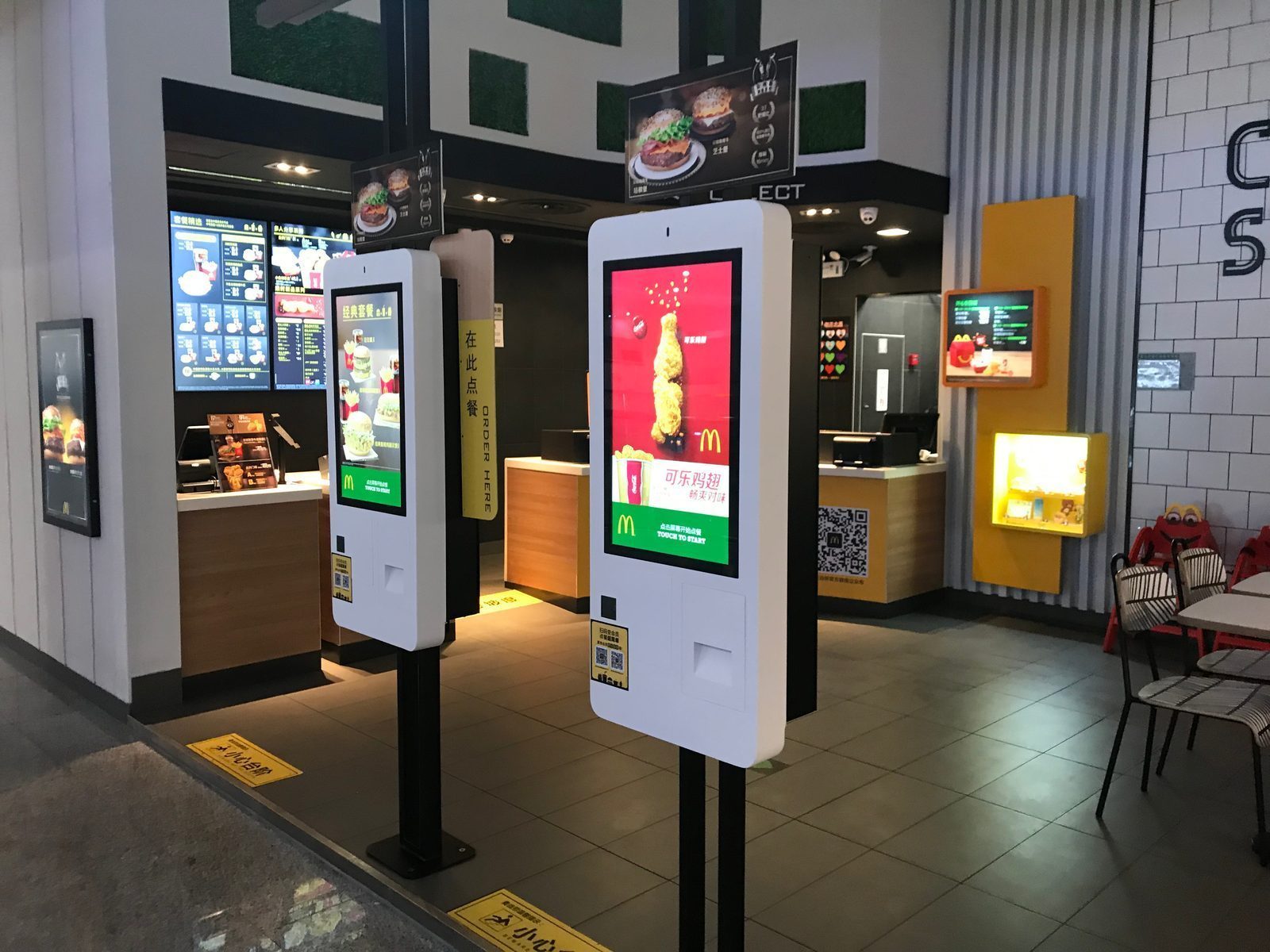 Consumer Reactions Range From Confusion to Outrage (Image Credits: By MNXANL, CC BY-SA 4.0, https://commons.wikimedia.org/w/index.php?curid=80148682)
