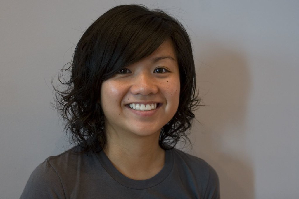 Long Side-Swept Bangs for Face Slimming (image credits: flickr)