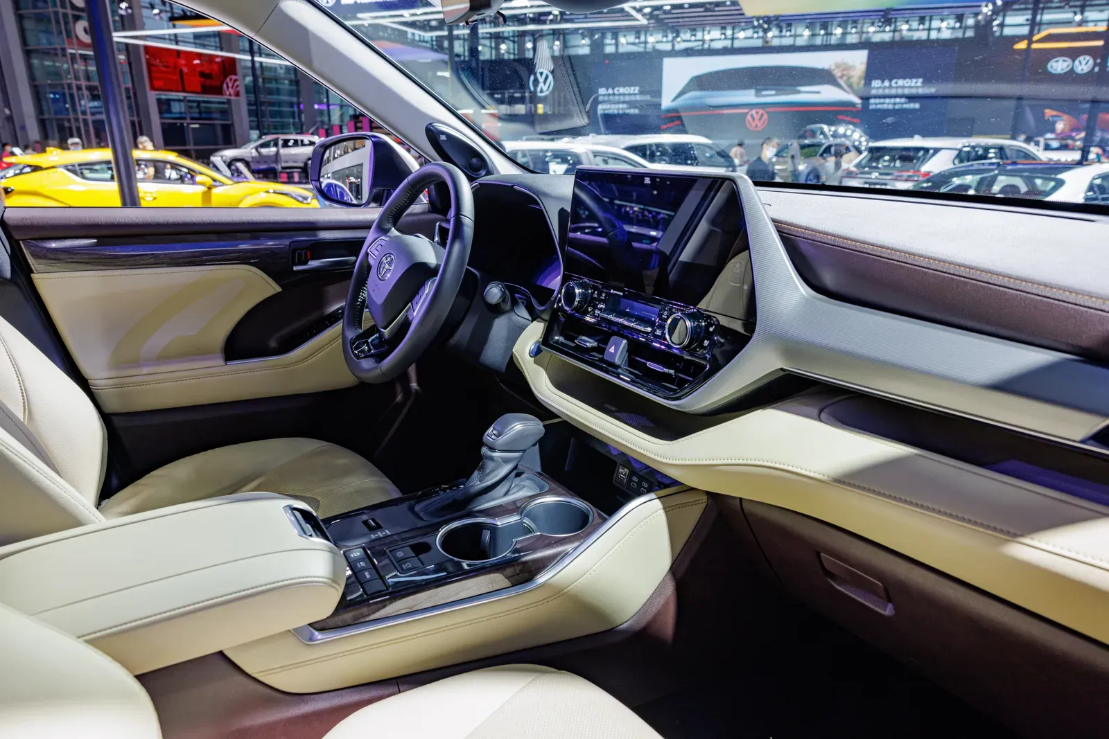 5. Toyota Highlander Hybrid - The Family SUV That Goes the Distance (Image Credits: Wikimedia)