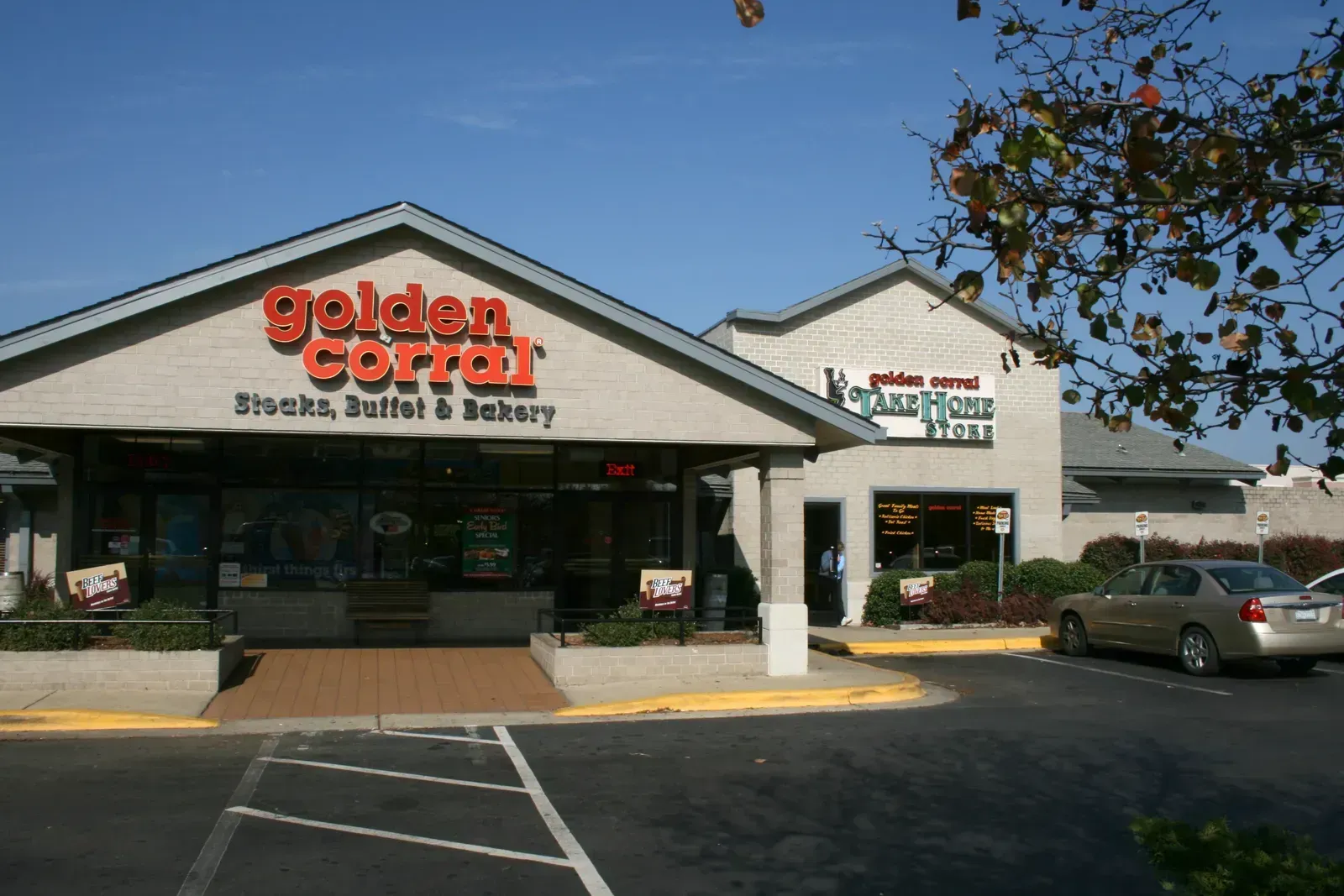 10. Golden Corral: The Buffet That Became a Cautionary Tale (Image Credits: By Ildar Sagdejev (Specious), CC BY-SA 4.0)