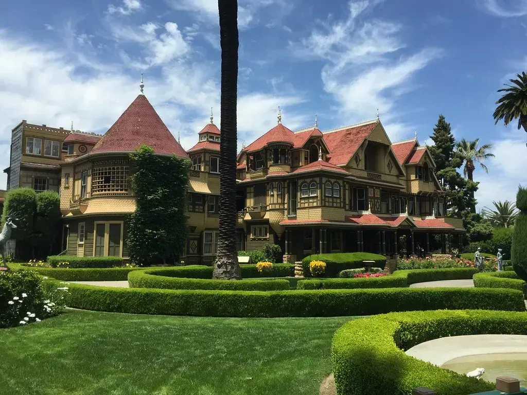 6. Winchester Mystery House, San Jose, California (Doug Letterman, Flickr, CC BY 2.0)