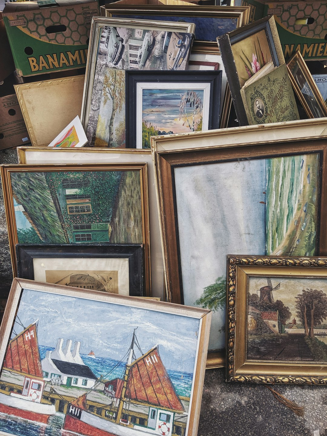 Market Forces Shape Creative Decisions (image credits: unsplash)