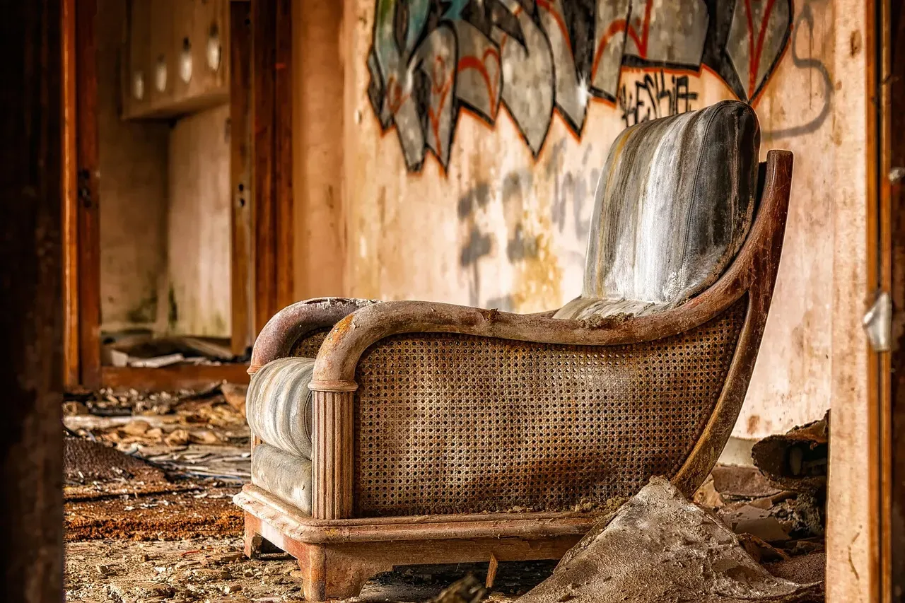 Old Furniture You'll Never Refinish (Image Credits: Pixabay)