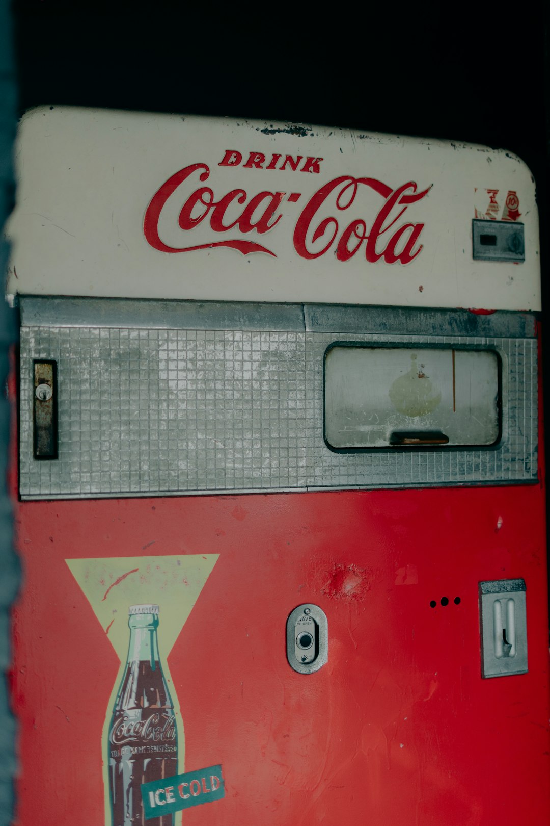 Cocaine-Laced Coca-Cola and Medical Tonics (Image Credits: Unsplash)