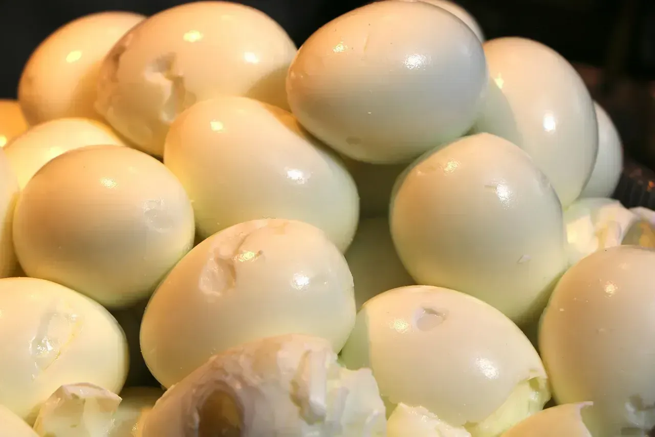 Hard-Boiled Eggs with a Little Salt Packet (Image Credits: Pixabay)