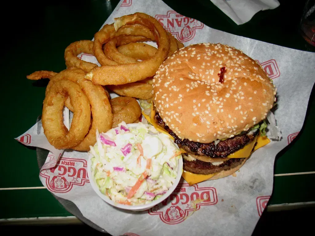 Henry's Hamburgers: The Drive-In That Beat McDonald's (Image Credits: Flickr)