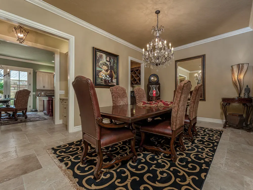 Formal Dining Rooms With Built-Ins (Image Credits: Flickr)