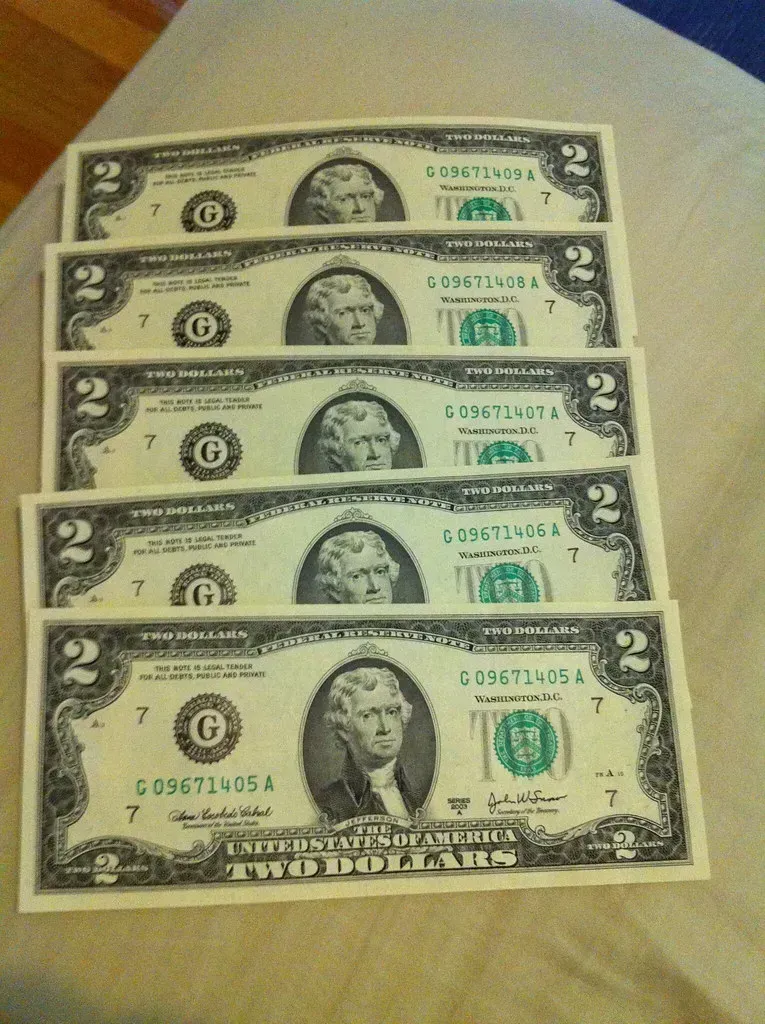 Red Seal Notes: The Feature That Can Transform a $2 Bill's Value (peanutian, Flickr, CC BY-SA 2.0)