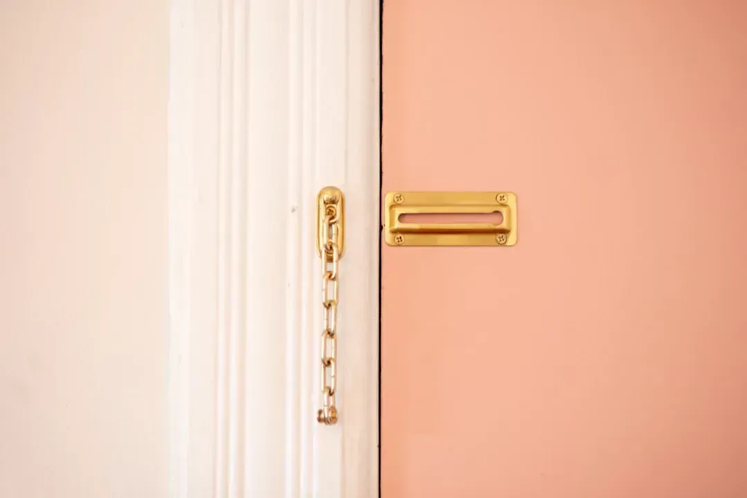 8. Use the Deadbolt and Security Chain While Inside (Image Credits: Unsplash)