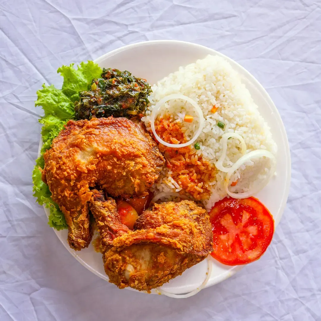 6. Basic Pasta Sauce Dishes and Chicken Entrees - Order the Chef's Special or a Braised Dish Instead (Image Credits: Unsplash)