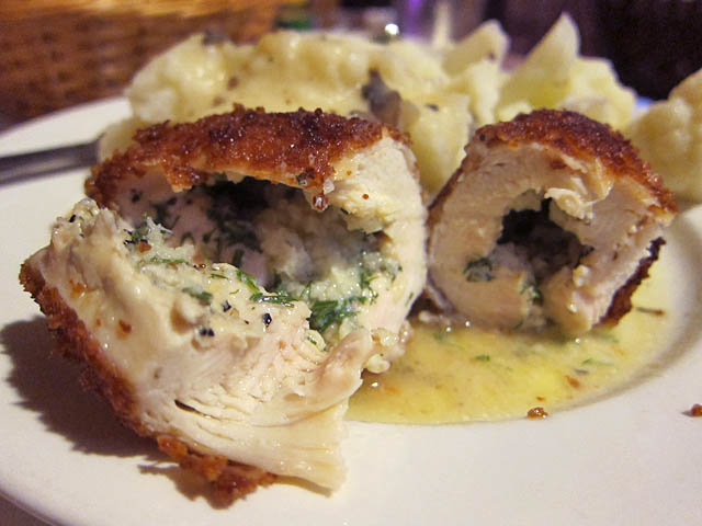 Chicken Kiev: Elegant Surprise in Every Bite (Image Credits: Wikimedia)