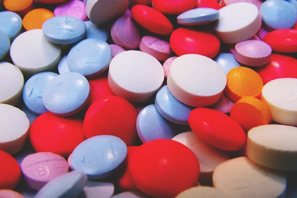 Common Medications Are Quietly Stealing Your B12 (Image Credits: Rawpixel)