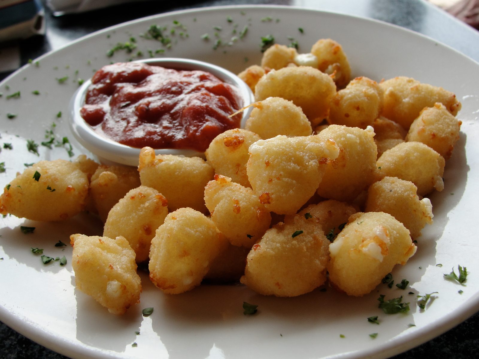 Wisconsin: Cheese Curds and Culinary Craftsmanship (Image Credits: Wikimedia)