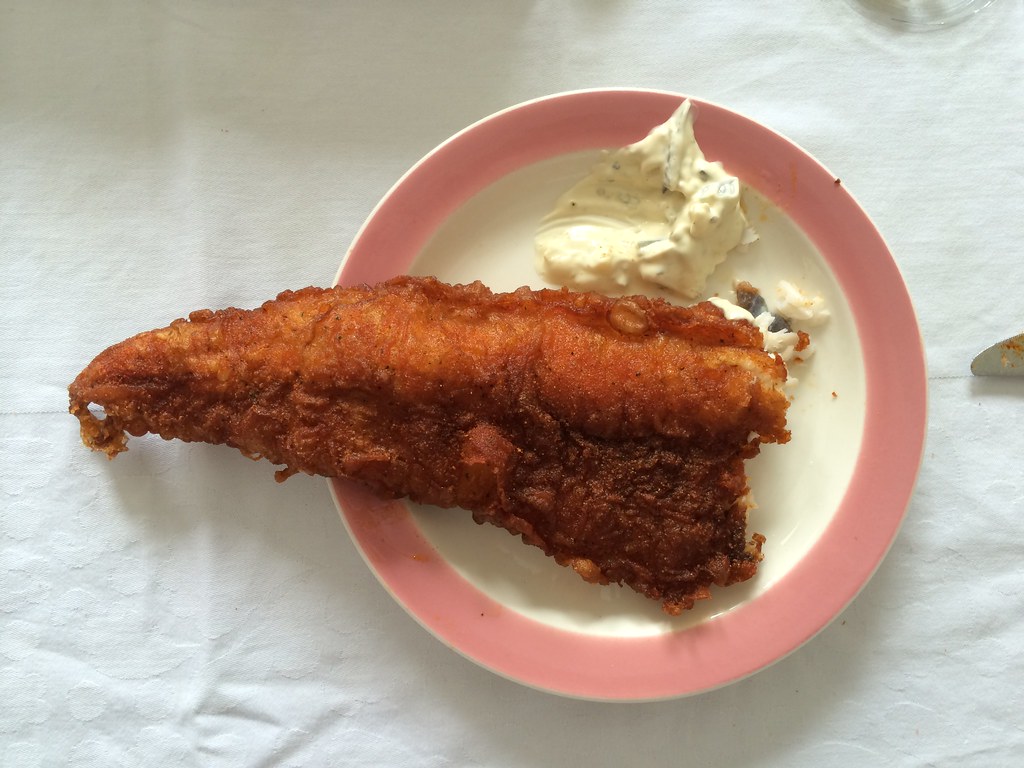 Small Plates Trick You Into Ordering More (Image Credits: Flickr)